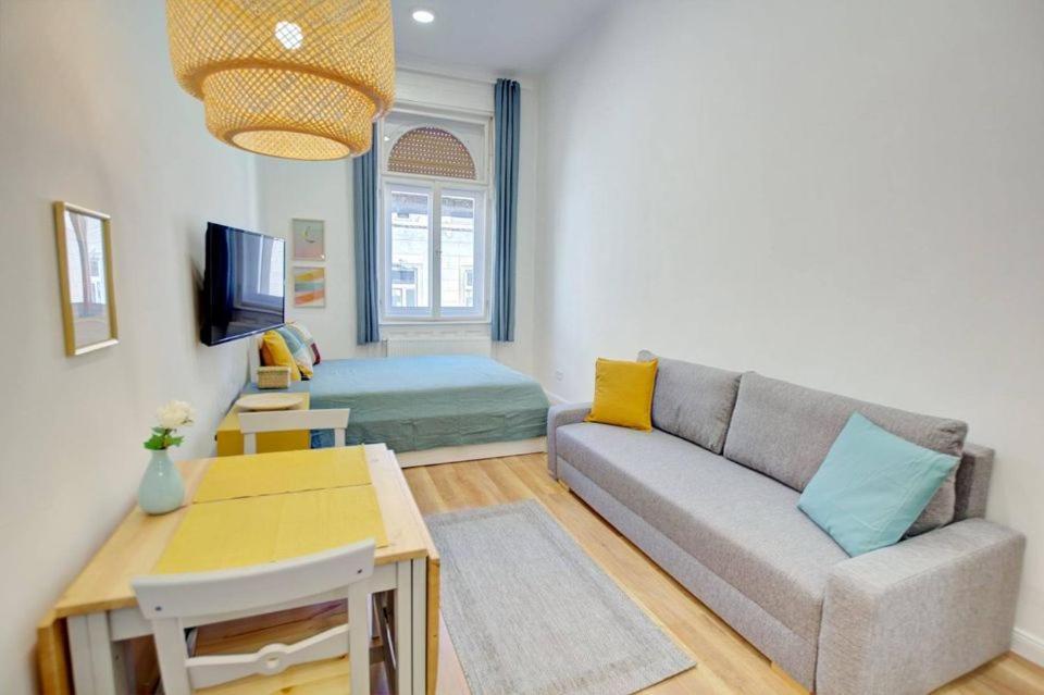 Pau Stylish Studios In The Heart Of 부다페스트 외부 사진